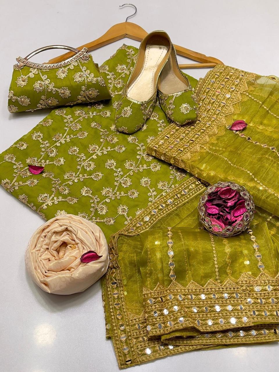 5 PC Embroidered Suit (Khussa & Clutch Free)