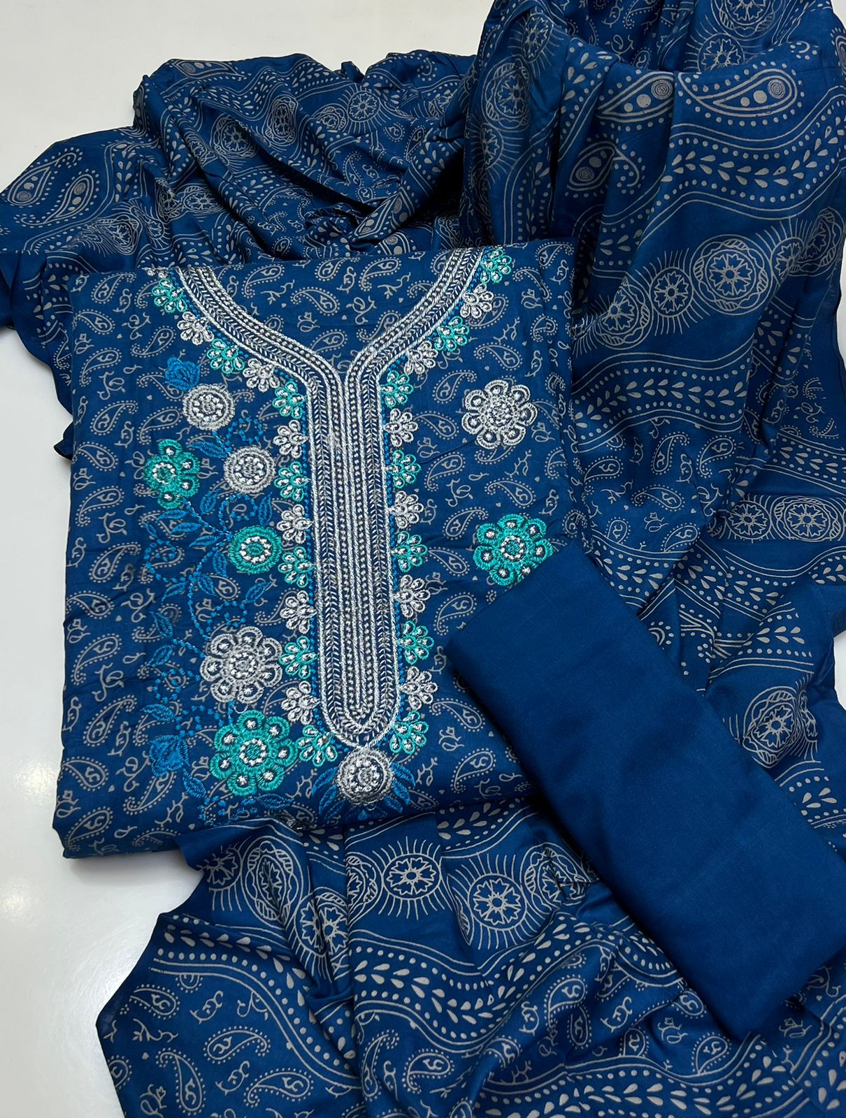 4PC winter Lilan Embroidery Dress